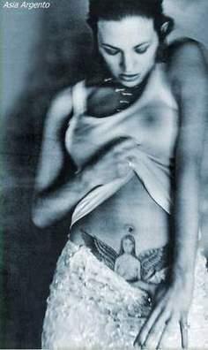 bah son tatouage ne reflete pas son  apparence!!!